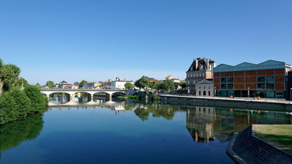 La Charente à Jarnac, Gondeville, Nouvelle-Aquitaine, France - obrazy, fototapety, plakaty