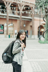 Obraz premium Holiday of women at walking travel at one nimman in Chiang Mai,Travel in one nimman,Travel in Chiang Mai,Travel in Thailand