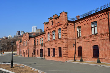 Obraz premium Vladivostok, Russia. Former artillery workshops on the Tsesarevich embankment in sunny winter weather