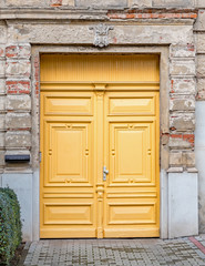 Fototapeta na wymiar pale yellow vintage house door