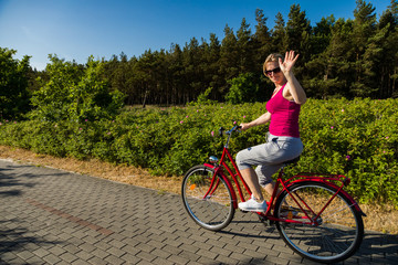 Obraz premium Healthy lifestyle - middle-aged woman riding bicycles