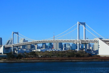 Fototapeta na wymiar Rainbow Bridge in Tokyo Odaiba, Japan 東京お台場のレインボーブリッジ（晴天）