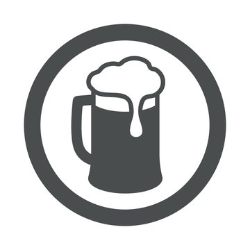 Icono plano silueta de jarra de cerveza con espuma en circulo color gris