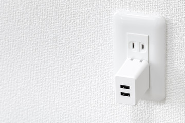 コンセントとUSB電源アダプタ