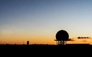 Obraz premium Airport radar tower low light silhouette