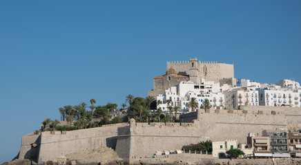 Pueblo sobre el mar. Peñíscola. Castellón. España.