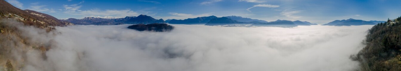 Fototapeta na wymiar sea ​​fog from the top of the Swiss mountains