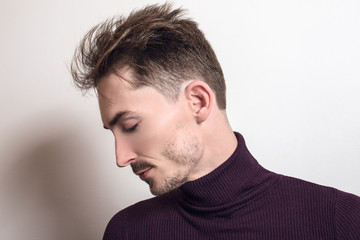 Obraz premium Handsome young elegant man in violet golf.