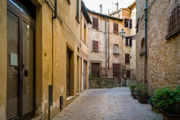 Fototapeta na wymiar Narow streets of Volterra old town