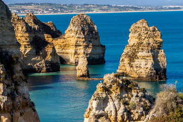 Obraz premium Beautiful panoramic sea view over rocks and cliffs in the Atlantic Ocean at Ponta da Piedade, Algarve region, Portugal
