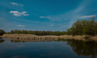 Obraz premium landscape with lake and blue sky