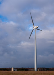 Fototapeta na wymiar wind turbine in field