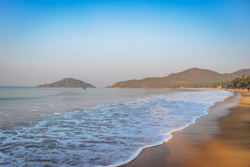 Fototapeta na wymiar beautiful Palolem beach, Goa in india during sunrise. soft sand with water current waves 