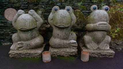 Three Frog Figurines: Blind Deaf Mute 