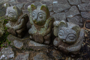 Fototapeta na wymiar Stony Japanese beckoning cat figurines 
