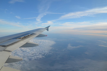 Obraz premium Avion dans les nuages