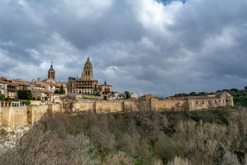 Fototapeta premium View over the town with its cathedral and medieval walls in Segovia