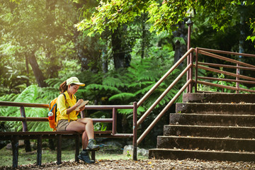 Traveling to study nature in the rainforest of young women.