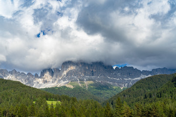Panoramablick auf den Rosengarten in Südtirol