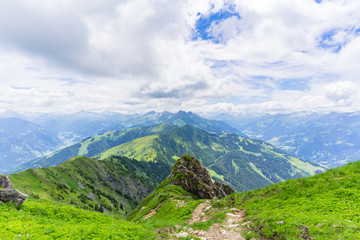 Fototapeta na wymiar Wandern in den Alpen rund um Bad Gastein