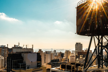 Raios de sol na cidade