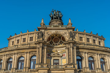 Naklejka premium Hauptportal der Dresdner Semperoper mit Quadriga