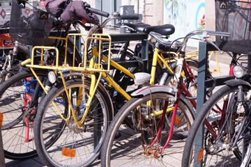 Fototapeta na wymiar parking à vélos