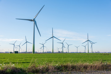Windkraftanlagen zur &ouml;kologischen Stromversorgung sind in der windreichen ostfriesischen K&uuml;stenregion ideal zu betreiben.