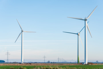 Windkraftanlagen zur &ouml;kologischen Stromversorgung sind in der windreichen ostfriesischen K&uuml;stenregion ideal zu betreiben.