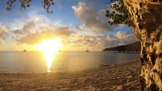 Time lapse Sunsetof Bora Bora Beach, French Polynesia. Swimming with sharks, manta rays and tropical fish. The Brando Resort in Tetiaroa. Monte Otemanu