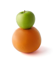 green apple on grapefruit
