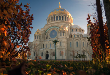photo autumn Cathedral in Kronstadt, St. Petersburg