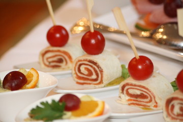 Lachshäppchen mit Tomaten