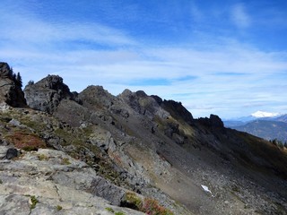 Fototapeta na wymiar Rugged volcanic rock formation on the top of Sauk Mountain in Washington State