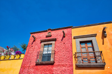 Mexico, Colorful buildings and streets of San Miguel de Allende in historic city center