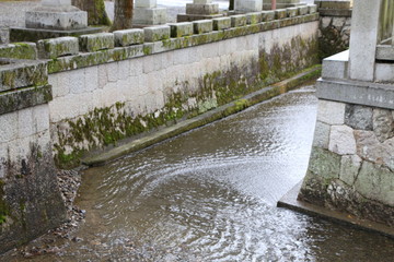 川