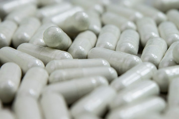 Close-up von Pillen oder Vitaminkapseln