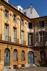 Fototapeta na wymiar Beautiful weathered apartment buildings in the charming city of Aix-en-Provence