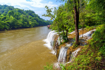 Obraz premium Waterfall in rainforest at National Park, Thailand.