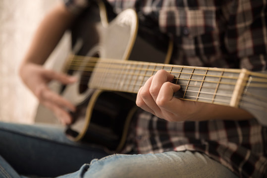 Guitarist  playing  guitar