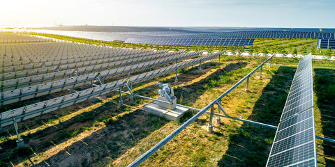 Photovoltaic automatic rotating shaft shooting