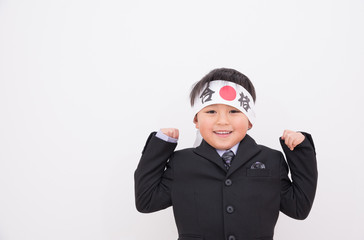 合格ハチマキをする男の子