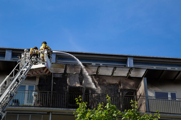 Fototapeta premium Berlin, Land Berlin, 08.06.2018 pożar straż pożarna gaśnie (artykuł wstępny)