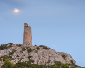 Fototapeta na wymiar Torre de La Colomera bajo la luz de la luna. Orpesa. Provincia de Castellón. España