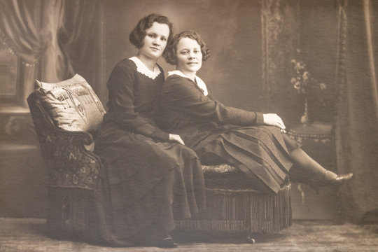 RUSSIA - CIRCA 1920s: Shot Of Two Young Women In Studio, Vintage Carte De Viste Edwardian Era Photo