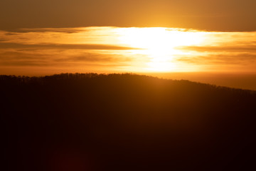 Fototapeta na wymiar Sonnenuntergang über Wald