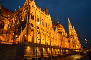 Obraz premium Budapest - Hungarian Parliament by night