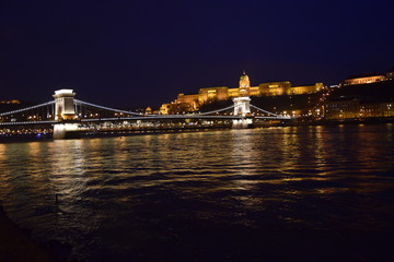 Fototapeta premium Budapest - chain bridge by night