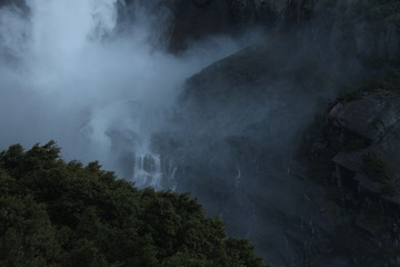 Fototapeta na wymiar Yosimeti Nationalpark Wasserfall