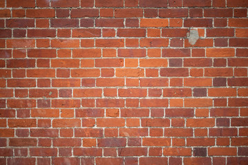 Muro di mattoni rossi